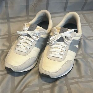 Neutral Beige & Gray Womens/Men's Running Sneakers